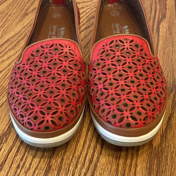 EUC Spring Step Tulisa Leather Red Lattice Cut Casual Flats, Size 39 (US 8.5) - Picture 7 of 8